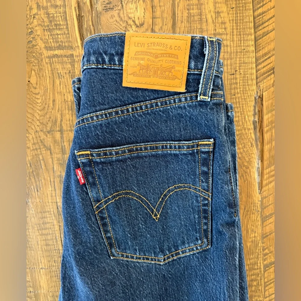 Levi’s Ribcage Straight Ankle Jeans - Picture 3 of 3
